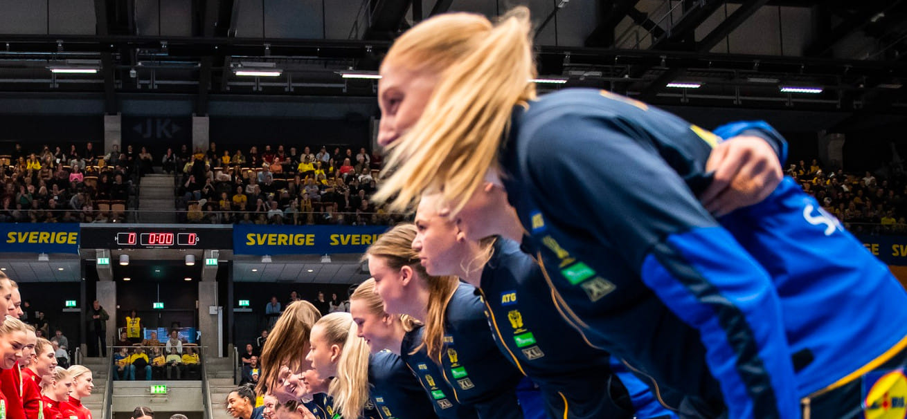 Товарищеский матч. Линн Блом: "Надеюсь, в следующий раз нам разрешат спеть весь гимн" (ВИДЕО)