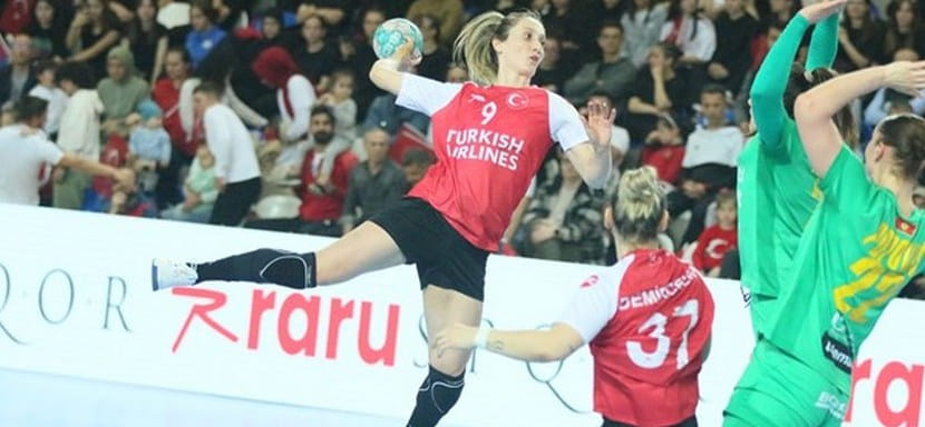 ЧЕ-2024. Сборная Черногории обыграла команду Турции. Македонки близки к выходу на топ-турнир