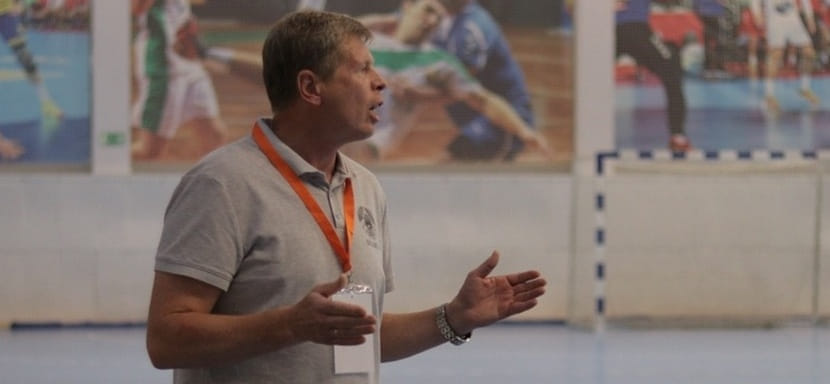 Игорь Папруга: "Не слышал со стороны девушек ни нытья, ни стонов, ни чего бы то ни было. Им объясняешь что-то — они пытаются делать"