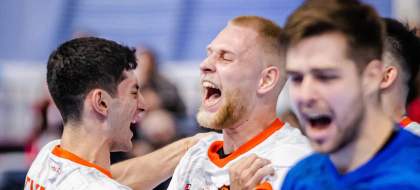 Столичная "Академия" дома обыграла омский "Скиф" и одержала вторую победу в чемпионате России. Даниил Туманов забросил 11 мячей