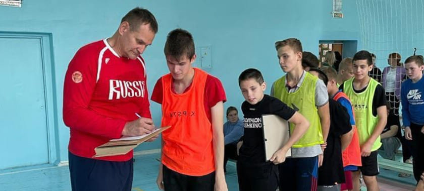 Артём Артёмов: "К нашему проекту подключились известные гандбольные люди: Василий Филиппов, его супруга Анна, Георгий Заикин с Людмилой Постновой, Алексей Каманин, Александр Приёмко..."