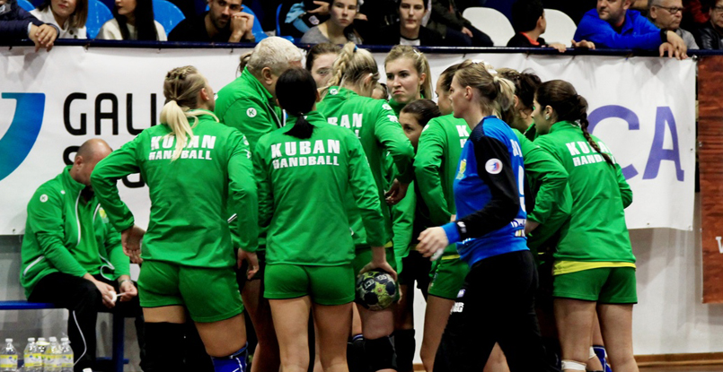 "Никаких операций делать не хочу, но и сидеть на лавочке — не мое". Аришина и Вальтер прокомментировали расставание гандболистки с "Кубанью"