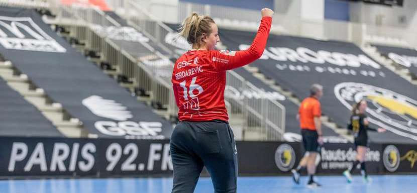 Франция. 26-летняя вратарь Леа Сердаревич продолжит защищать цвета "Пари-92"