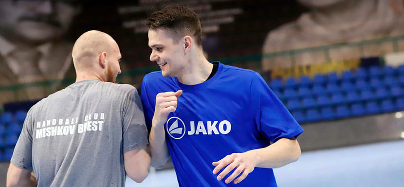 Беларусь. Экс-полусредний "Донских Казаков"-ЮФУ Алексей Шинкель стал игроком "Бреста". Теперь он самый высокий гандболист чемпионата