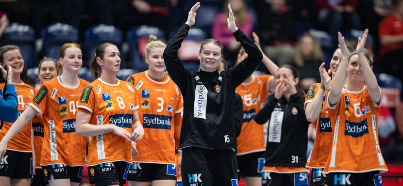 Вратарь "Оденсе" Алтея Рейнхардт из-за сотрясения мозга не приедет в сборную Дании: дома она почувствовала себя плохо, упала и ударилась головой