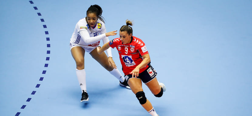 ЧЕ-2020. Подборка всех голов лучшего бомбардира турнира в Дании Нуры Мерк. В активе норвежки 52 точных броска (ВИДЕО)