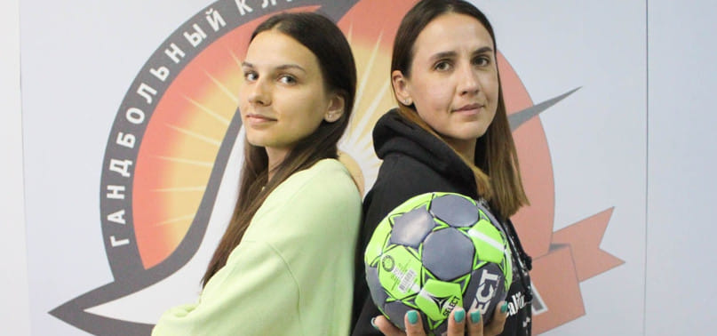 Беларусь. Уникальный трансфер "Городничанки". Контракт с клубом из Гродно подписали мама и дочка — Юлия и Полина Буловы (ВИДЕО)