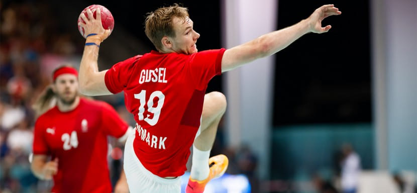 Мужская сборная Дании в стартовом матче обыграла венгров. Для команды Николая Якобсена это четвёртая победа подряд на ОИ-2024