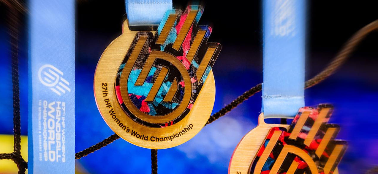 Медали женского ЧМ-2025 изготовлены с использованием фрагментов игровых маек клубов из Нидерландов