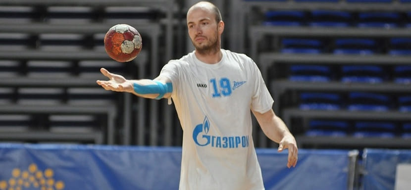 Olimpbet Суперлига. 33-летний левый полусредний Павел Тураев, покинувший "Зенит", стал игроком ставропольского "Виктора"