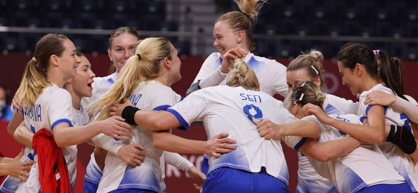 Олимпиада. Алексей Алексеев: "Концовку первого тайма смазали удаления, а не замены. К судьям никаких претензий, где-то девчонки расслабились"