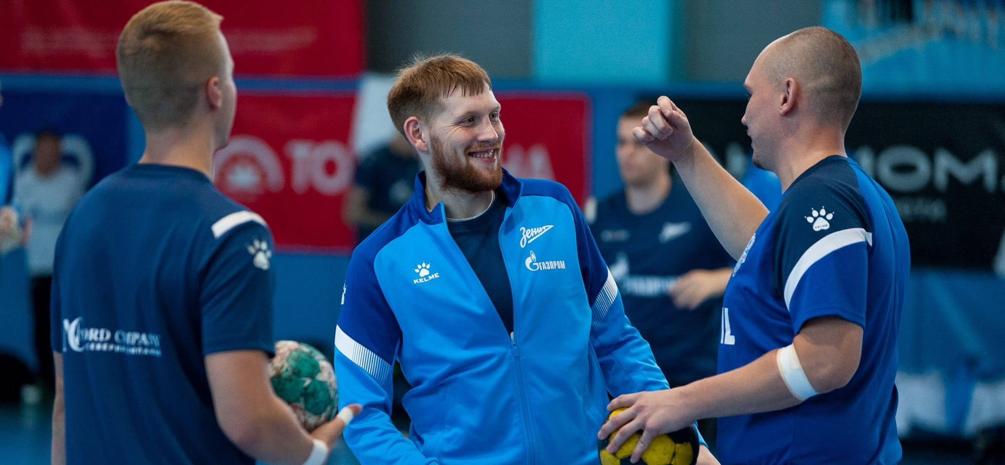 Девять голов Тимура Солодовникова помогли "Зениту" разгромить астраханское "Динамо" в единственном матче игрового дня мужской Суперлиги