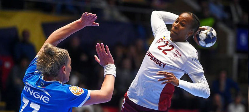 Румыния. Чиновники хотят расширить мужской и женский чемпионаты до 16 команд, а также организуют молодёжное первенство. Клубы против