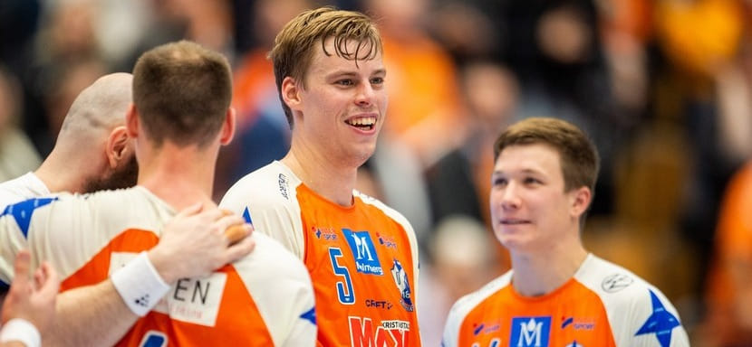 Швеция. Полусредний Хампус Хеннингссон подписал новый контракт с "Кристианстадом". Ранее он планировал работать в строительной компании