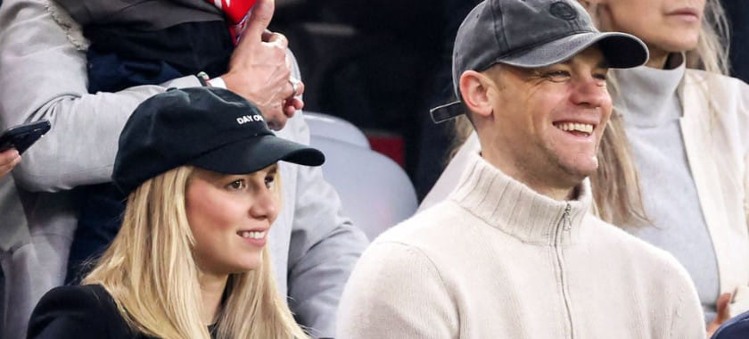 Германия. Чемпион мира по футболу Мануэль Нойер женился на Анике Биссель, выступающей за "Регенсбург" (Д2). Она младше Нойера на 14 лет