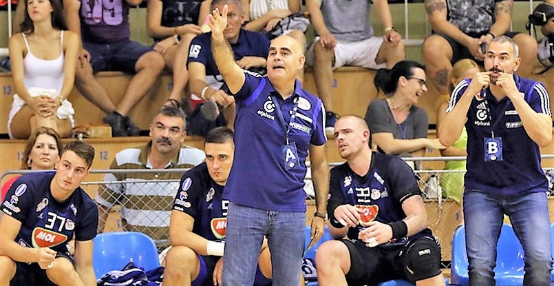 Венгерский "Пик" в официальном заявлении опроверг слухи о возможном уходе главного тренера Хуана Карлоса Пастора в "Барселону"