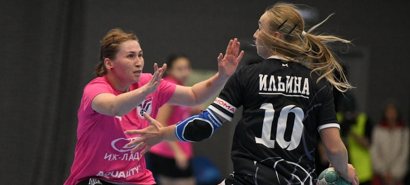 "Лада" избежала аварии в Майкопе, "Астраханочка" на старте Суперлиги дала урок "студенткам" в Ижевске