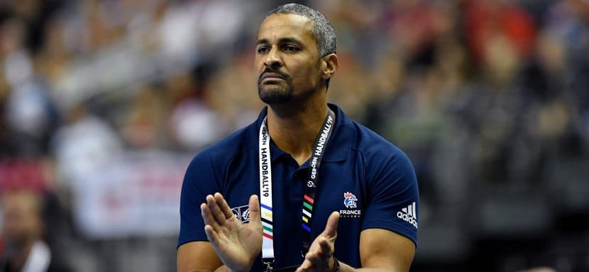 Бывший рулевой сборной Франции Дидье Динар покинул пост генерального менеджера "Ниццы", выступающей в Д2