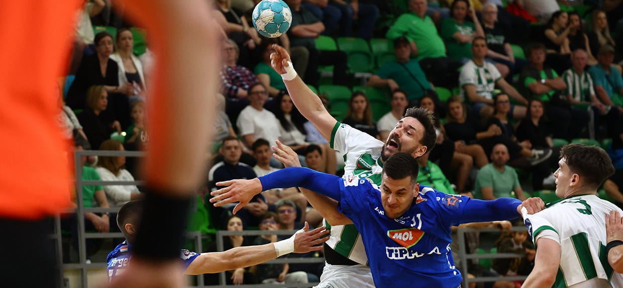 Венгрия. "Ференцварош" избежал поражения в матче 21-го тура с "Татабаньей" благодаря броску Бенце Имре в концовке