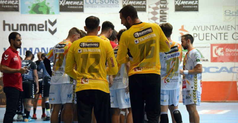 Испания. Четыре гола россиянина Руслана Дашко не спасли его "Пуэнте-Хениль" от поражения во встрече с "Анайтасуной"