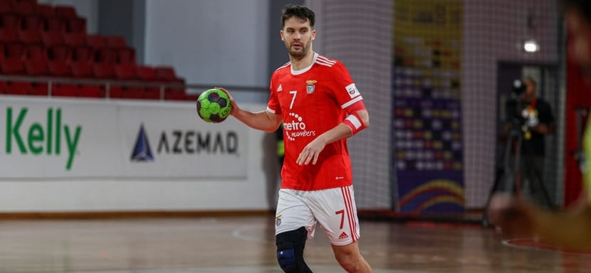 Португалия. Венгерский разыгрывающий "Бенфики" Адам Юхас перенёс четвёртую операцию на левом глазу