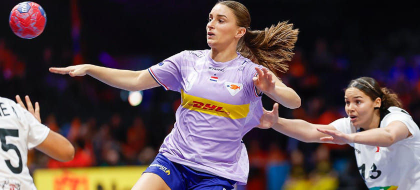 Сборная Испании Амброса Мартина не без проблем справилась с Исландией, Нидерланды разгромили Тунис, Казахстан уступил Кубе на ЧМ