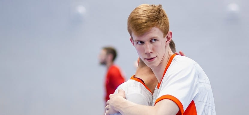 Левый крайний Леонид Сенчев, начинавший сезон в рядах московских "академиков", принял решение завершить игровую карьеру