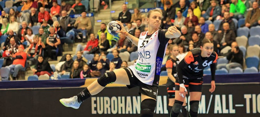 Лига чемпионов. "Кристиансанд" без Анны Вяхиревой разгромил "Баник" с разницей 22 мяча. "Эсбьерг" на выезде разобрался с "Локомотивой"