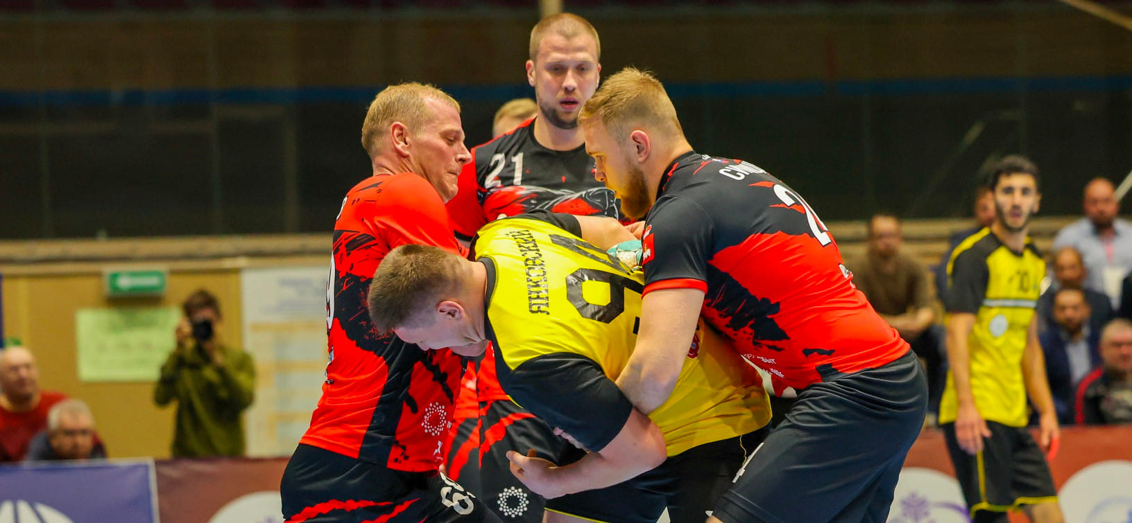 Olimpbet Суперлига. "Иртыш" и "Авангард" "Скифу" не помогли. Но праздник открытия в Омске удался!