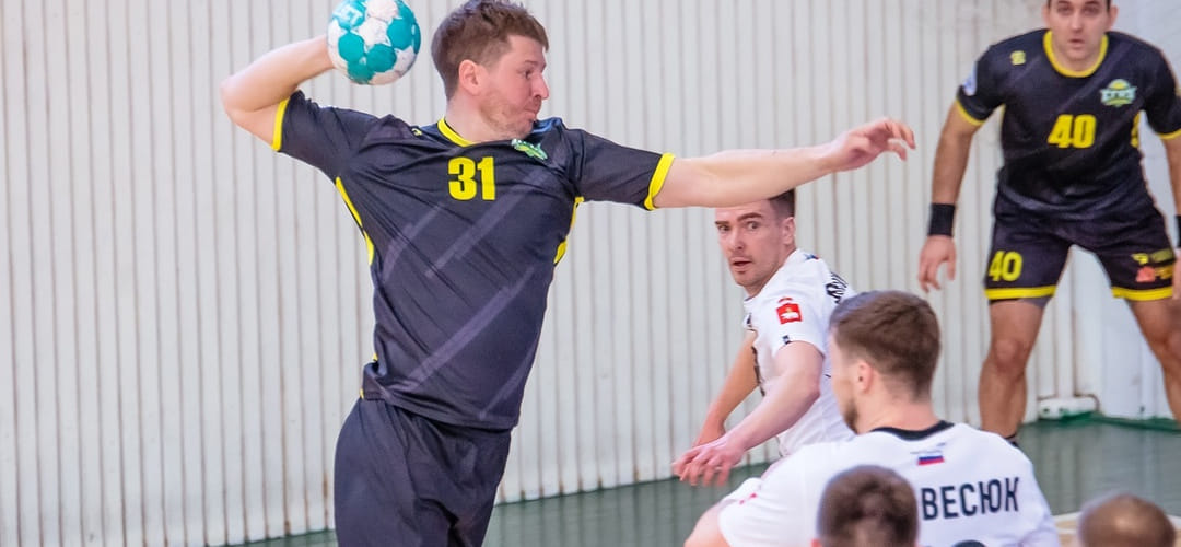 Левый полусредний саратовцев Александр Рыжков раздумывает над предложением перейти на работу в структуре клуба