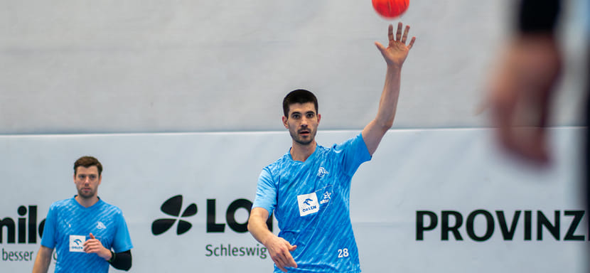 Бундеслига. Правый полусредний "Киля" Эдуардо Гурбиндо после этого сезона станет игроком турецкого "Бешикташа"