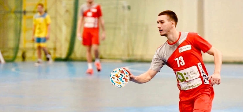 Левый крайний "Каустика" Даниил Кольцов: "Как минимум ещё один сезон проведу дома"