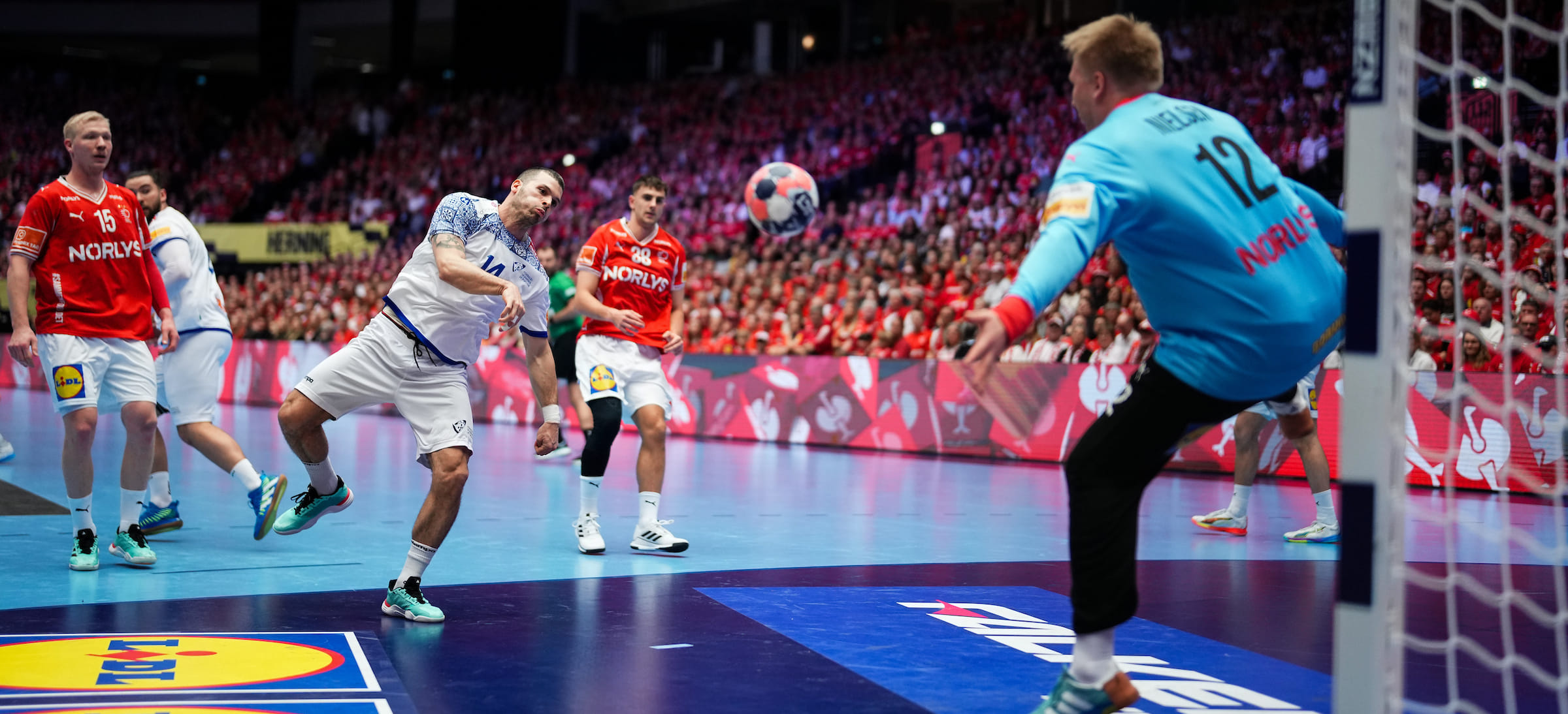 У Дании новые проблемы: после Гренландии — Евро-2026! Португалия с братьями Кошта разбила олимпийских чемпионов