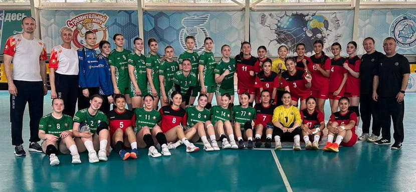 Девушки из сборной Беларуси U-17 проиграли сверстницам из Узбекистана. Юниоры гостей разгромили