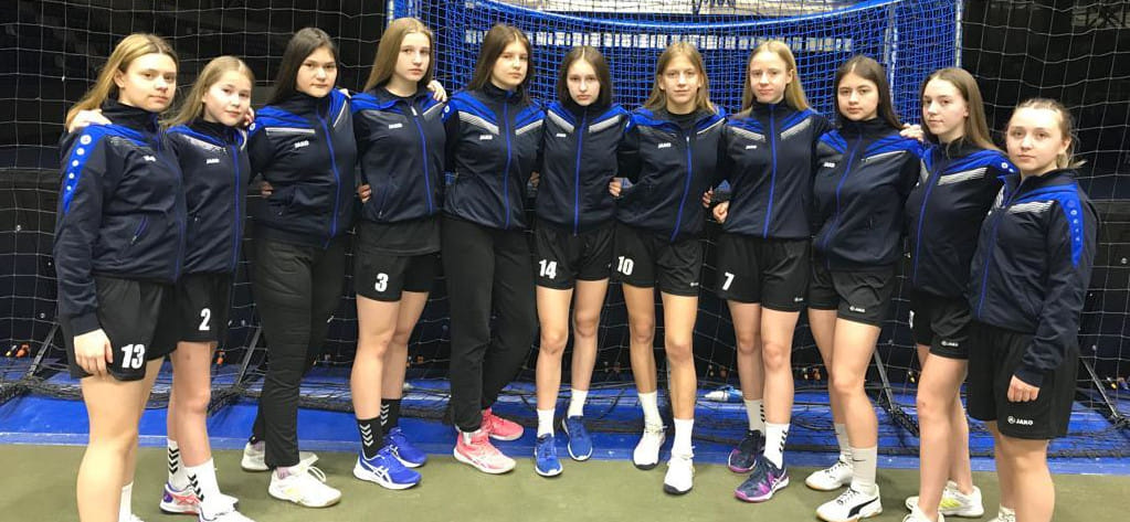 Играй, страна! "Таких, как Германова, учить — только портить… Алмаз и в грязи видать"