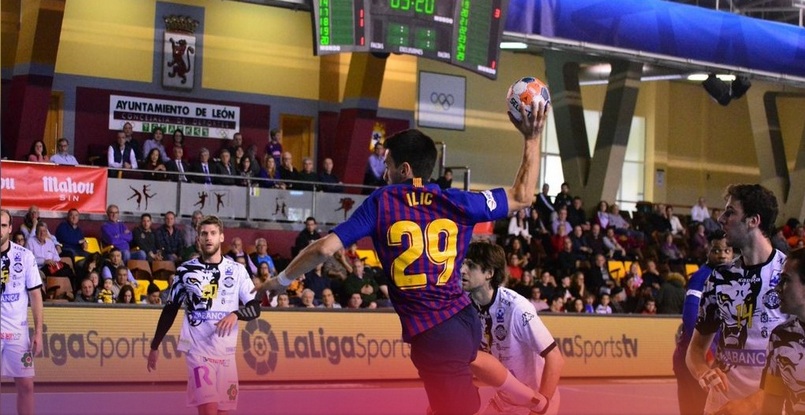 Испания. "Адемар" на домашней арене уступил "Барселоне" и еще два результата