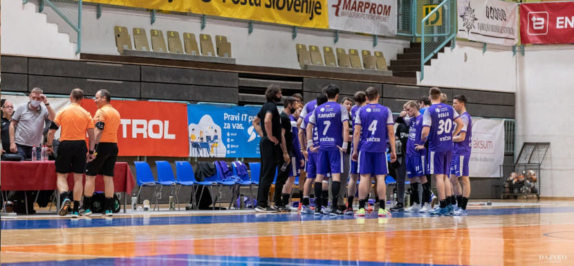 Словения. Марк Ферян считает, что "Марибор" досрочно прекратил с ним сотрудничество из-за участия в протестах против правительства страны