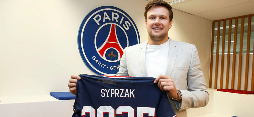Франция. Линейный сборной Польши Камил Сыпшак продлил контракт с "ПСЖ" на три сезона. "Смогу сделать шаг вперёд, если останусь в Париже"