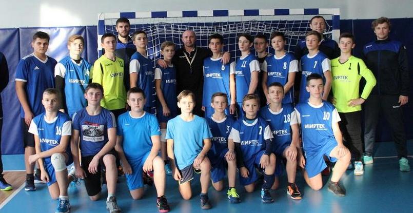 Гандболисты "Виктора" посетили гандбольный спецкласс в школе №50 Ставрополя