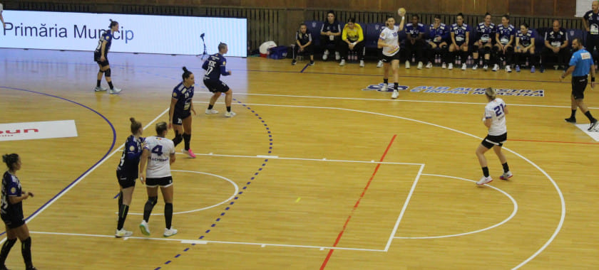 Румыния. 10 голов Марии Коновал помогли "Дунэре" одержать волевую победу в матче с "Глорией Бузэу" Дианы Ильиной