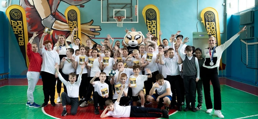 "Ребята узнают о нашем виде спорта, а после будут приходить в секции и заниматься". Очередной гандбольный урок прошёл в ростовской гимназии