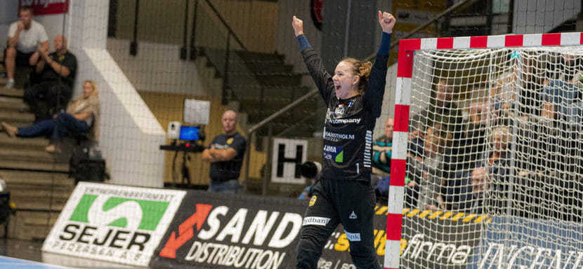 Вратарь сборной Швеции Йессика Рюде продолжит карьеру в венгерском "Дебрецене"