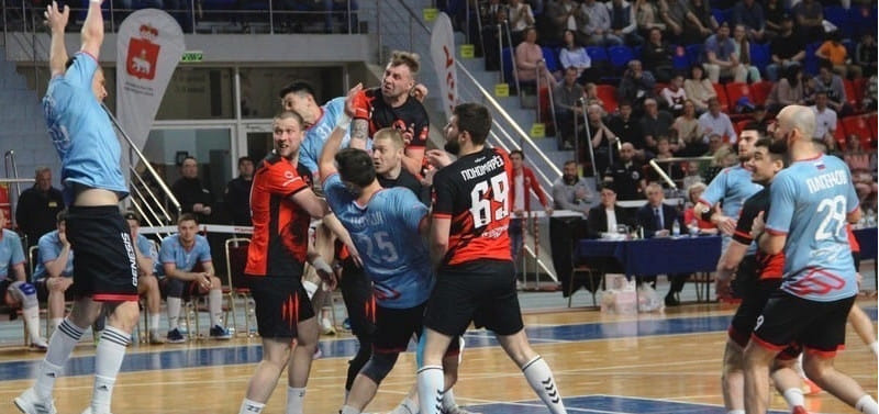 Olimpbet Суперлига. "Пермские медведи" сыграли в гостях вничью с "Виктором" и стали первыми финалистами мужского чемпионата