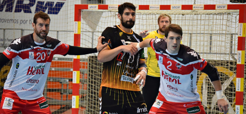 Испания. "Нава" Дмитрия Потоцкого одержала третью викторию кряду в чемпионате. "Гранольерс" после победы над "Уэской" вышел на третье место