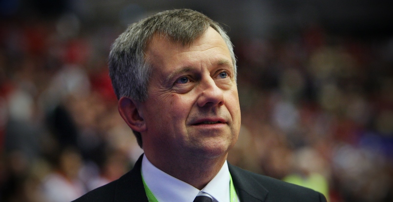 Коронавирус в календарных лабиринтах. Играть нельзя отменять. Где же запятая?