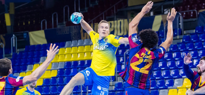 Лига чемпионов. В заключительном матче второго тура группы "В" "Барселона" не пощадила "Целе". Каталонцы забросили больше сорока мячей