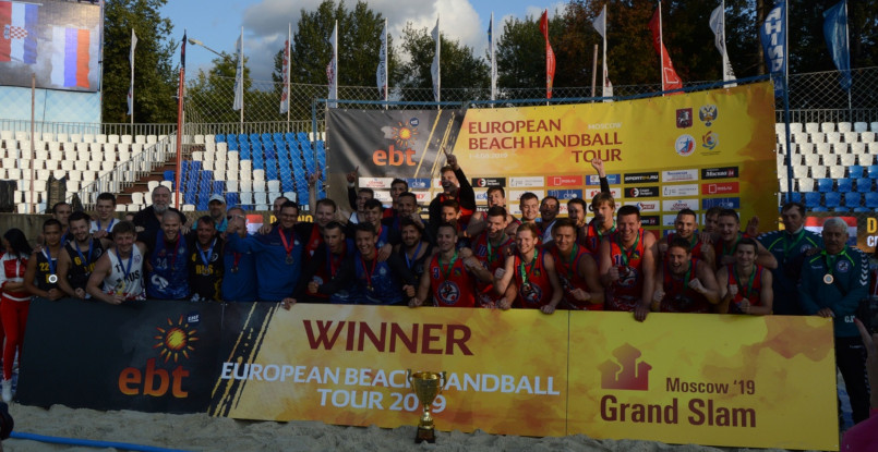 Все — на пляж! Последний сбор уходящего лета. Сезон подытожен в Москве