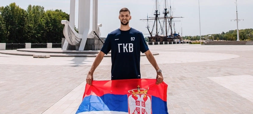 "Воронеж" объявил о подписании контракта с 201-сантиметровым сербским полусредним Александаром Вуйничем. Ранее он играл в восьми странах