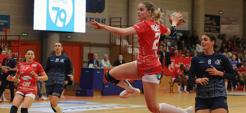 Германия. "Метцинген" подписал левую крайнюю из Франции Лору Годар и правую полусреднюю немку Яну Шайб