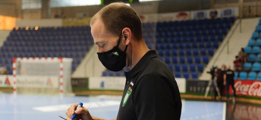 Испания. "Анайтасуна" российского полусреднего Павла Булкина продлила контракт с главным тренером Кике Домингесом